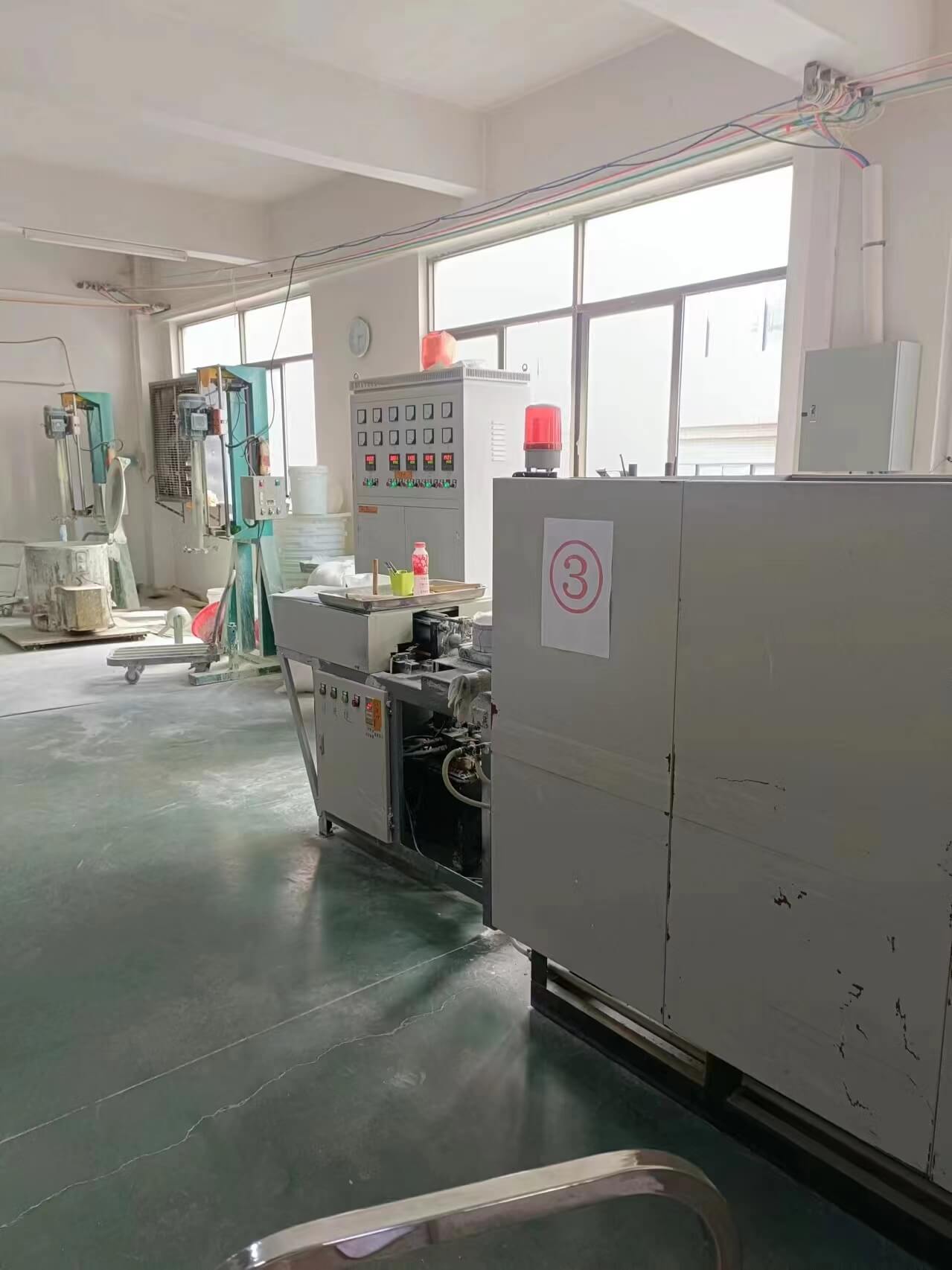 扩大工厂生产规模新窑炉投产使用